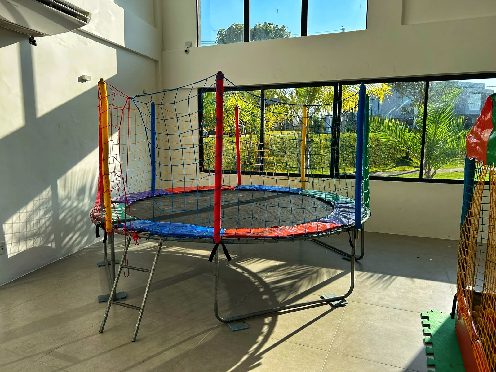 Cama elástica M para festas em Maceió