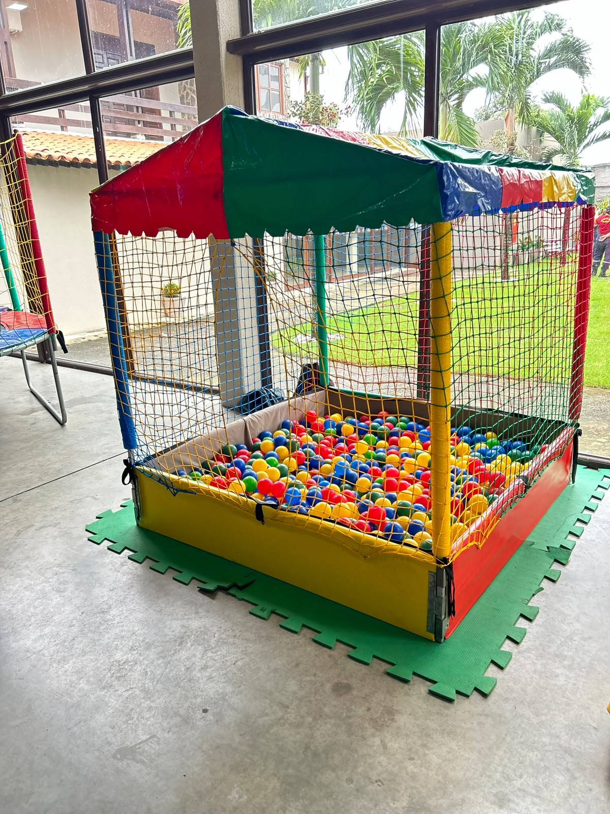 Piscina de bolinhas para festas em Maceió